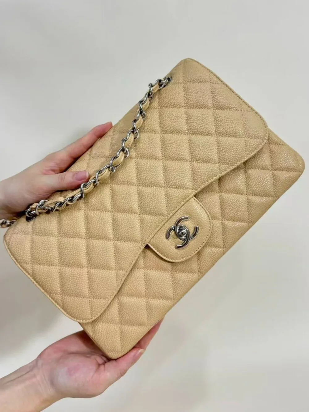 Classic CHANEL Bag: A Stylish and Versatile Choice for Elegance